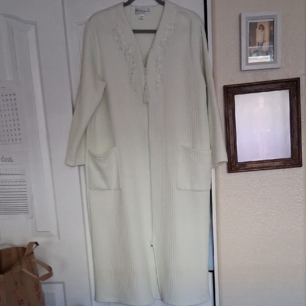Miss Elaine Women's Mint Green Robe